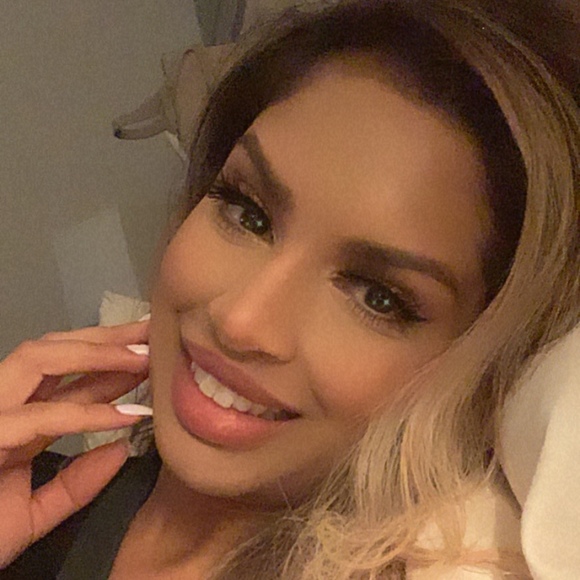 Meet your Posher, Farah - Picture 1 of 1